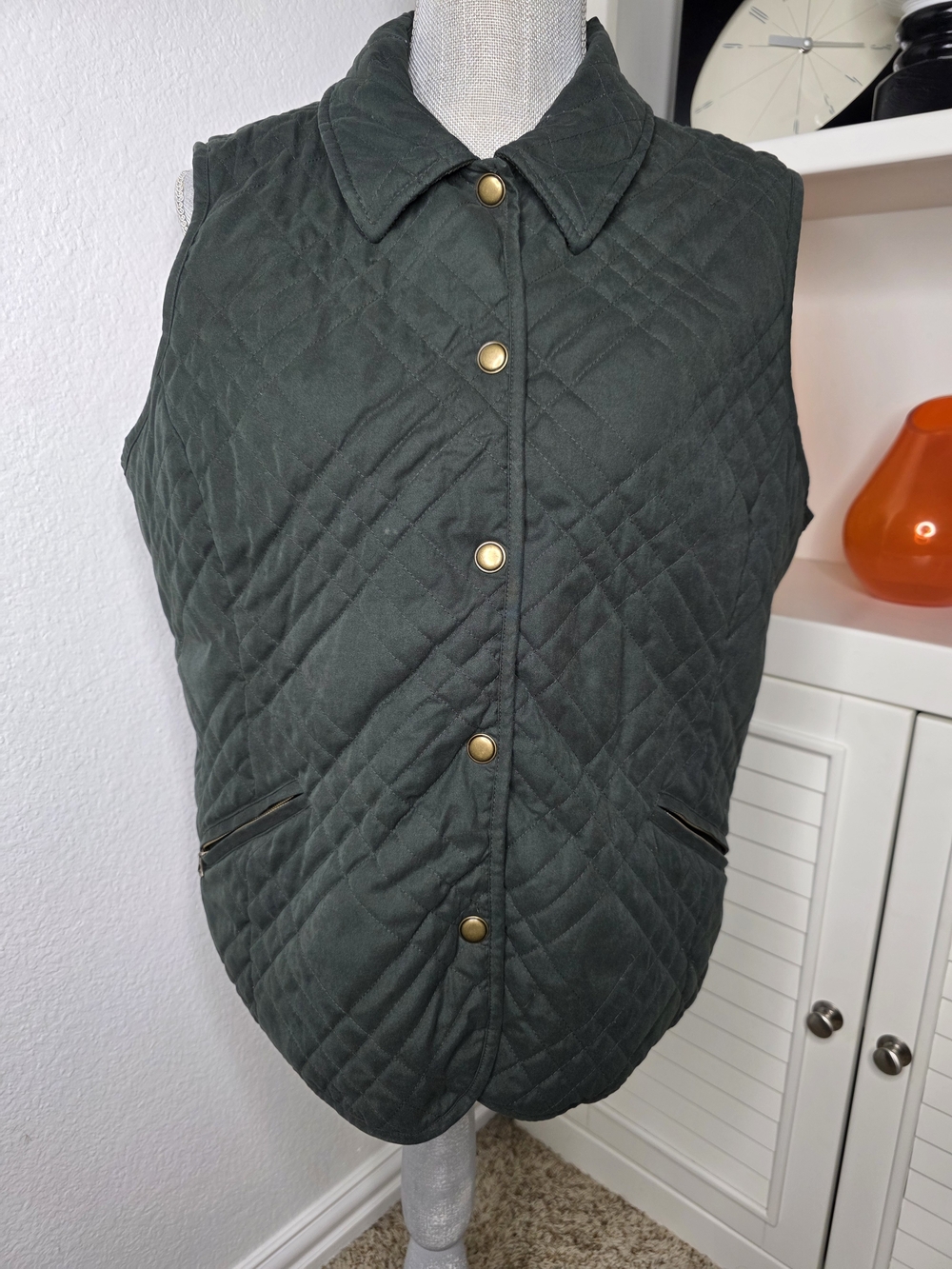 Talbots Vintage  Quilted Snap-Front Vest in Dark Green Size Large